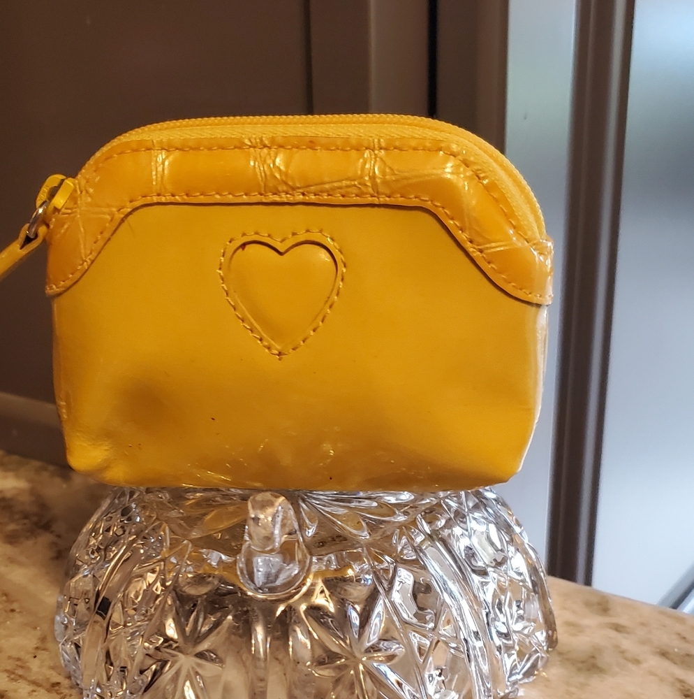 BRIGHTON Yellow Heart-Embellished Patent  Leather Pouch⚜️💛⚜️